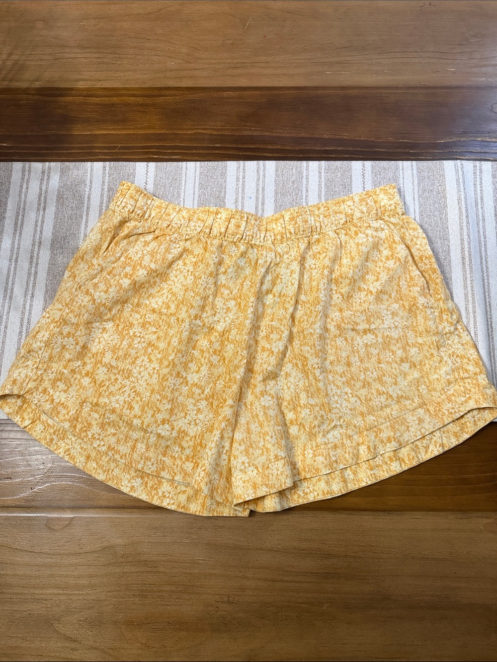 Patagonia W Garden Island Yellow Floral High-Waist Women’s Shorts
